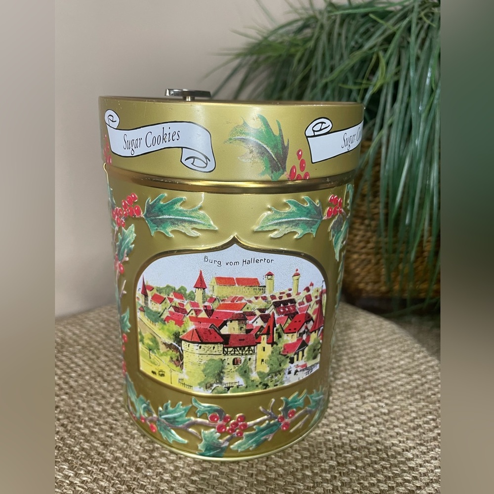 Lambertz Festive Gold Musical Sugar Cookie Tin - 2004 Collectible Tim